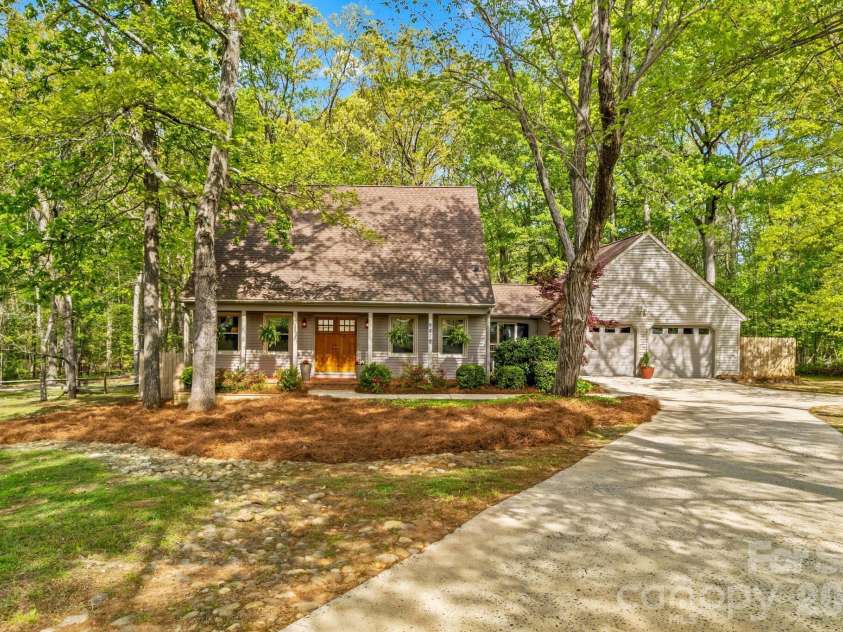 1121 Juniper Street, Salisbury, NC 28146.  MLS# CAR4368031, YatesRealty ID 12360. 