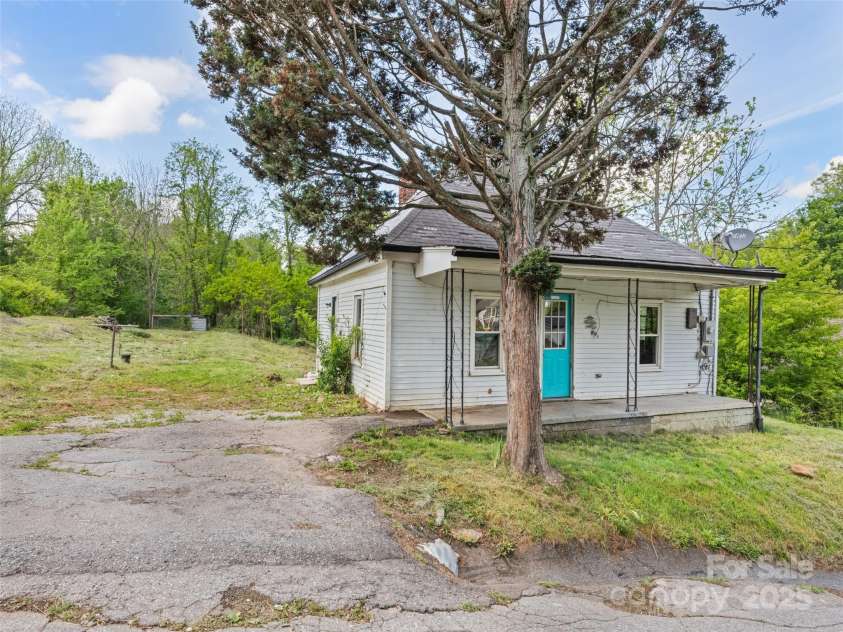 1224 Phillipsville Loop, Canton, NC 28716.  MLS# CAR4258177, YatesRealty ID 12361. 