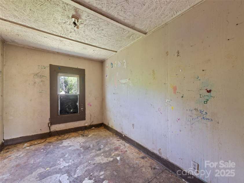 1224 Phillipsville Loop, Canton, NC 28716.  MLS# CAR4258177, YatesRealty ID 12361. 