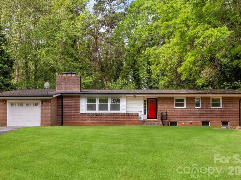 302 Suburban Avenue, Kannapolis, NC 28083.  MLS# CAR4366682, YatesRealty ID 12362. 