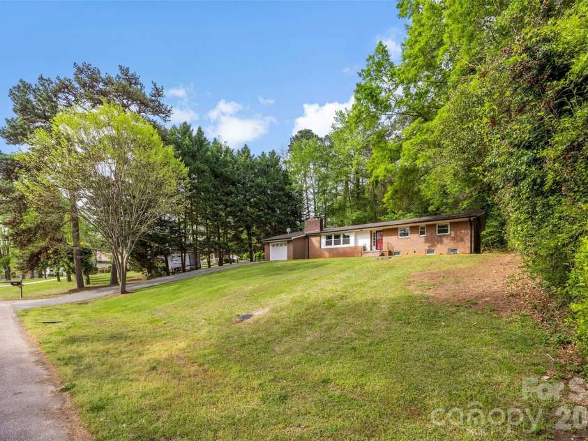 302 Suburban Avenue, Kannapolis, NC 28083.  MLS# CAR4366682, YatesRealty ID 12362. 
