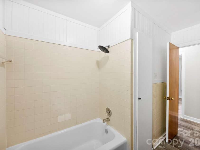 302 Suburban Avenue, Kannapolis, NC 28083.  MLS# CAR4366682, YatesRealty ID 12362. 