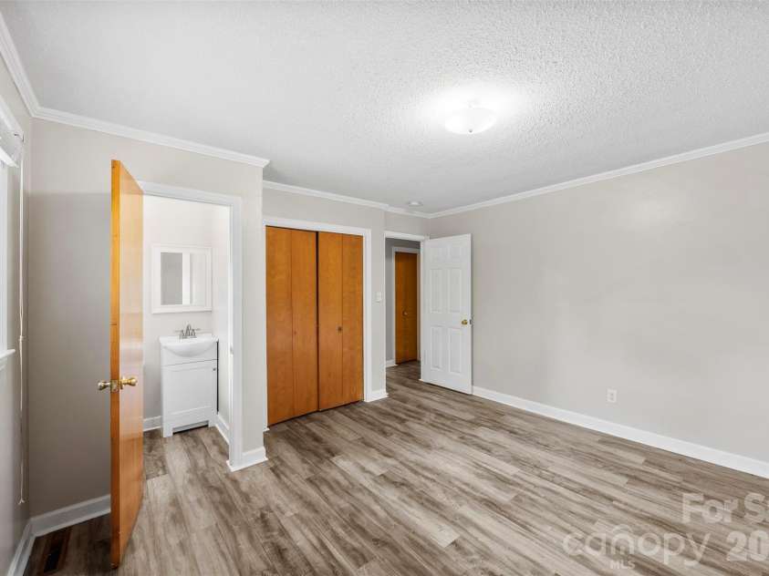 302 Suburban Avenue, Kannapolis, NC 28083.  MLS# CAR4366682, YatesRealty ID 12362. 
