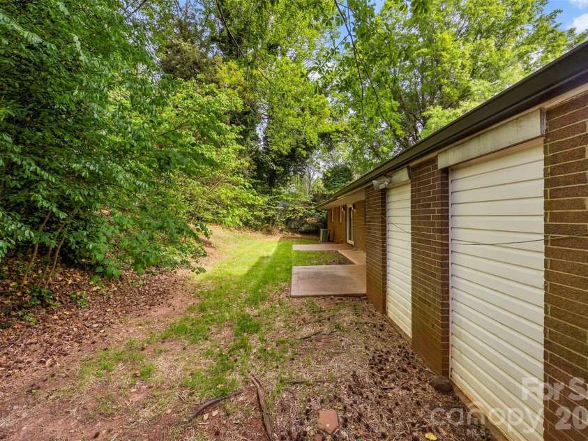 302 Suburban Avenue, Kannapolis, NC 28083.  MLS# CAR4366682, YatesRealty ID 12362. 