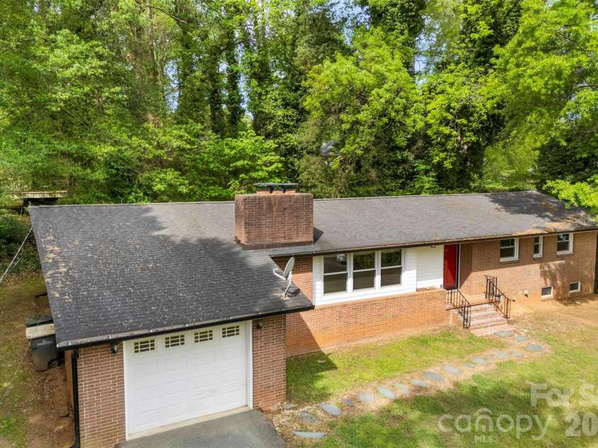 302 Suburban Avenue, Kannapolis, NC 28083.  MLS# CAR4366682, YatesRealty ID 12362. 