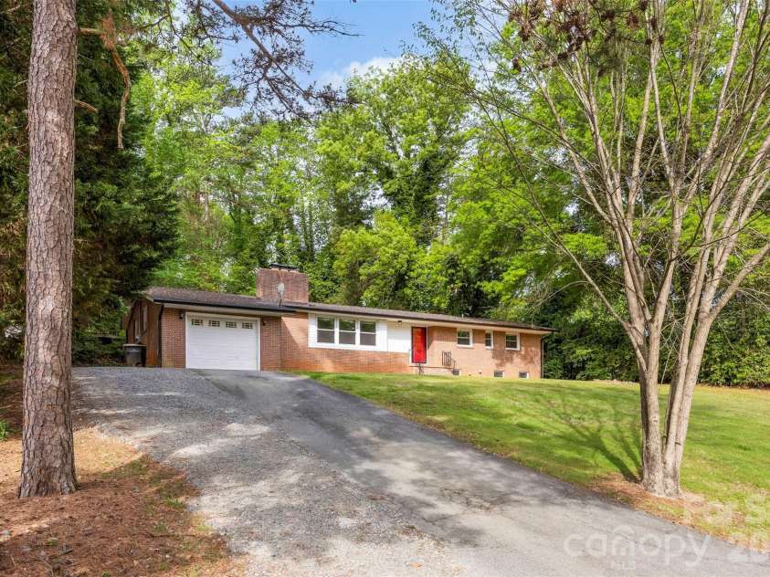 302 Suburban Avenue, Kannapolis, NC 28083.  MLS# CAR4366682, YatesRealty ID 12362. 