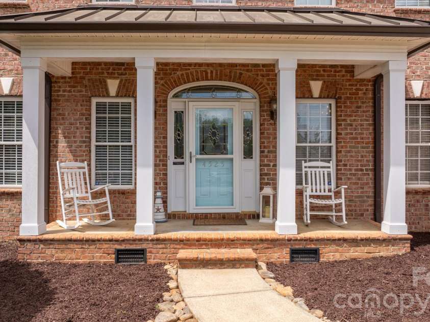 4525 18th Street Lane, Hickory, NC 28601.  MLS# CAR4366352, YatesRealty ID 12363. 
