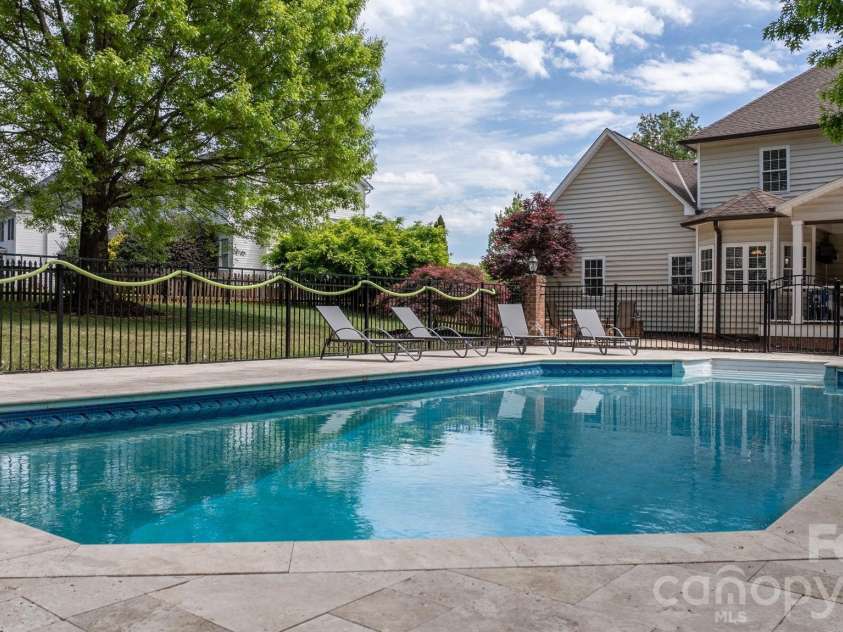 4525 18th Street Lane, Hickory, NC 28601.  MLS# CAR4366352, YatesRealty ID 12363. 