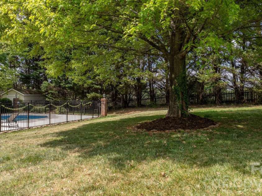 4525 18th Street Lane, Hickory, NC 28601.  MLS# CAR4366352, YatesRealty ID 12363. 