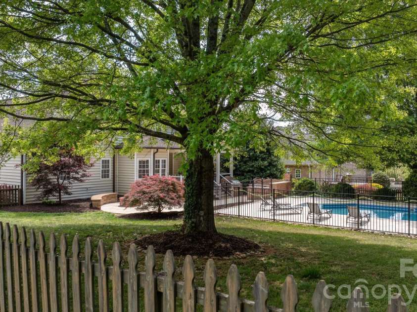 4525 18th Street Lane, Hickory, NC 28601.  MLS# CAR4366352, YatesRealty ID 12363. 
