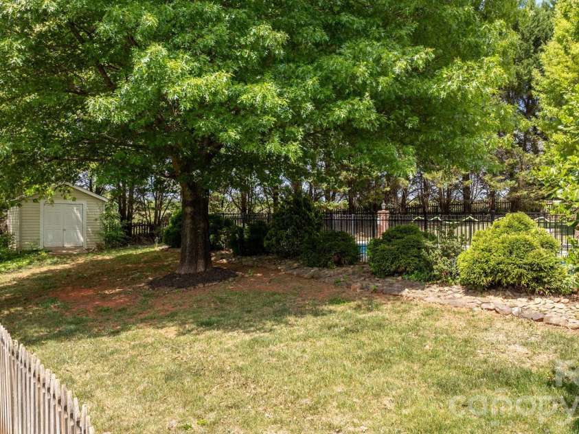 4525 18th Street Lane, Hickory, NC 28601.  MLS# CAR4366352, YatesRealty ID 12363. 