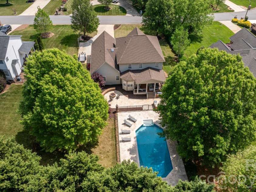 4525 18th Street Lane, Hickory, NC 28601.  MLS# CAR4366352, YatesRealty ID 12363. 
