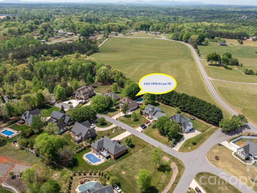 4525 18th Street Lane, Hickory, NC 28601.  MLS# CAR4366352, YatesRealty ID 12363. 
