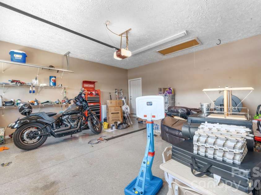 4525 18th Street Lane, Hickory, NC 28601.  MLS# CAR4366352, YatesRealty ID 12363. Garage
