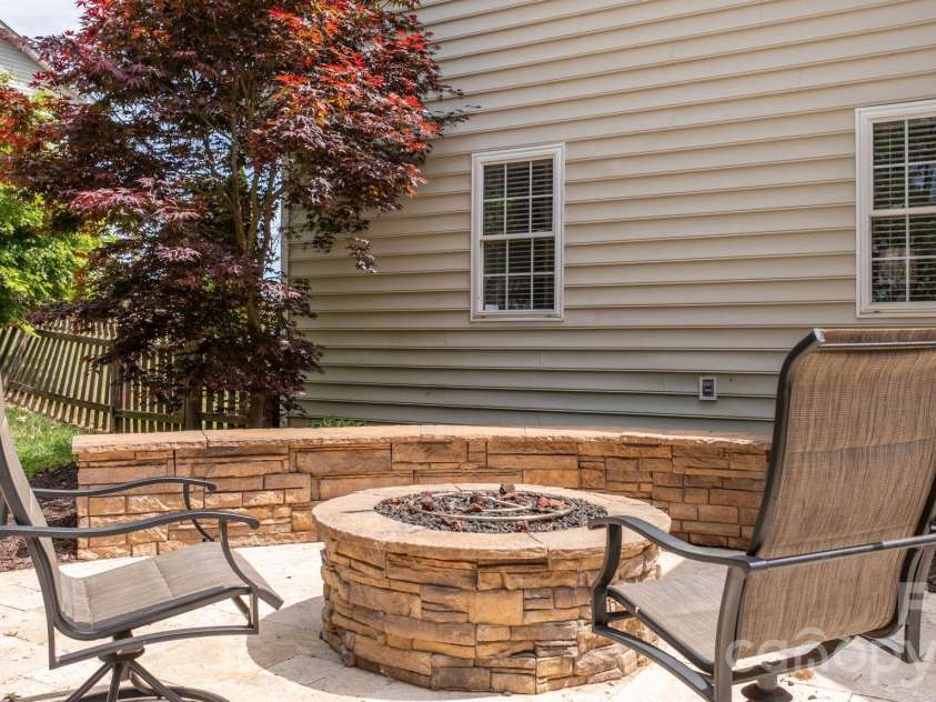 4525 18th Street Lane, Hickory, NC 28601.  MLS# CAR4366352, YatesRealty ID 12363. Gas Firepit