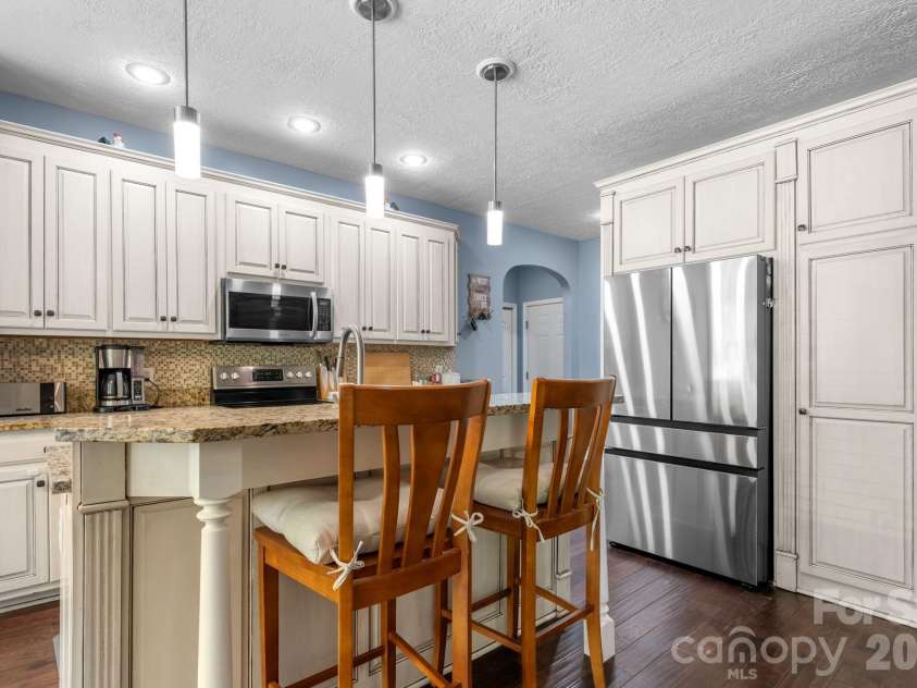 4525 18th Street Lane, Hickory, NC 28601.  MLS# CAR4366352, YatesRealty ID 12363. Kitchen