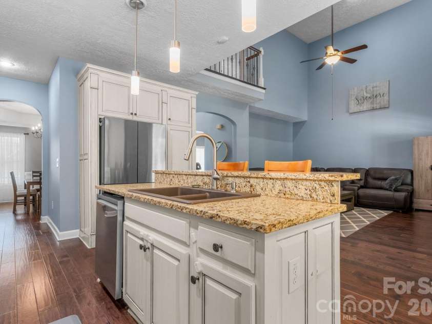 4525 18th Street Lane, Hickory, NC 28601.  MLS# CAR4366352, YatesRealty ID 12363. Kitchen