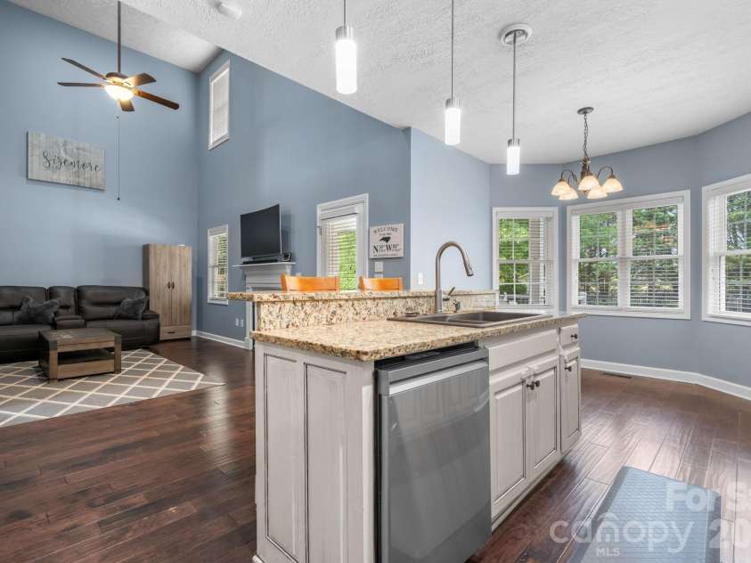 4525 18th Street Lane, Hickory, NC 28601.  MLS# CAR4366352, YatesRealty ID 12363. Kitchen 
