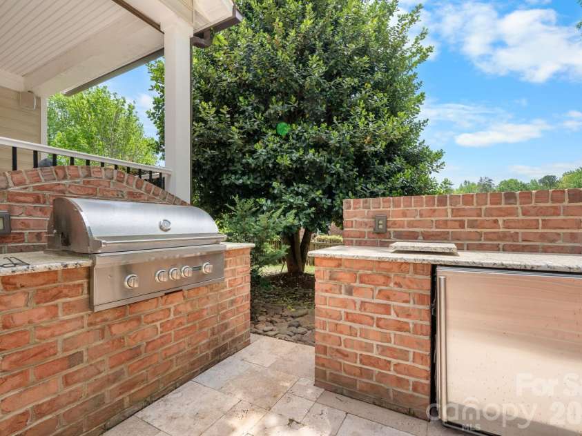 4525 18th Street Lane, Hickory, NC 28601.  MLS# CAR4366352, YatesRealty ID 12363. Outdoor Kitchen