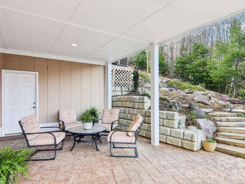 14 Chandra Lane, Clyde, NC 28721.  MLS# CAR4365722, YatesRealty ID 12364. 