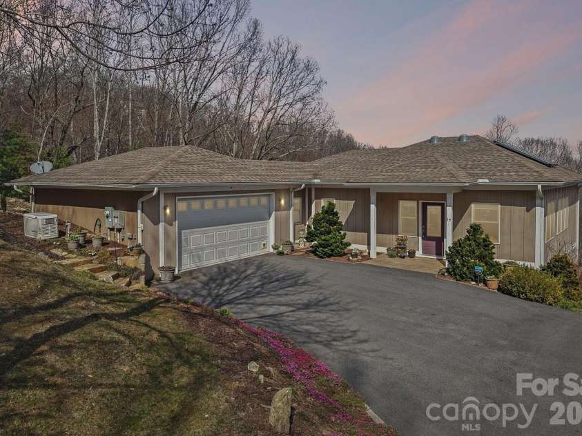 14 Chandra Lane, Clyde, NC 28721.  MLS# CAR4365722, YatesRealty ID 12364. 