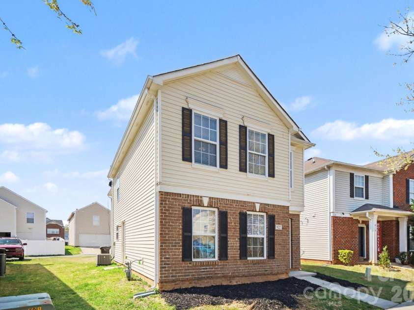 822 Sinclair Drive, Monroe, NC 28112.  MLS# CAR4354234, YatesRealty ID 12365. 