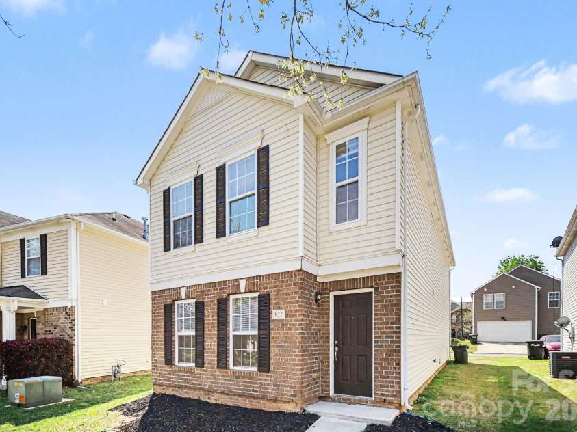 822 Sinclair Drive, Monroe, NC 28112.  MLS# CAR4354234, YatesRealty ID 12365. 