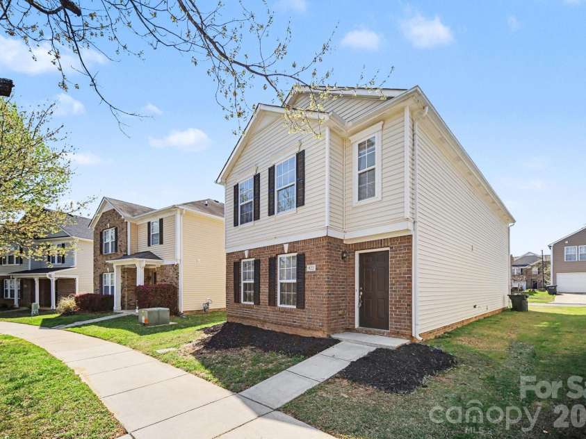 822 Sinclair Drive, Monroe, NC 28112.  MLS# CAR4354234, YatesRealty ID 12365. 