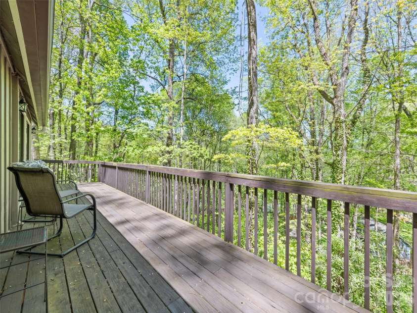 662 Locust Drive, Maggie Valley, NC 28751.  MLS# CAR4366981, YatesRealty ID 12366. 