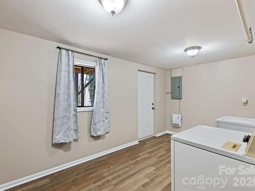662 Locust Drive, Maggie Valley, NC 28751.  MLS# CAR4366981, YatesRealty ID 12366. 