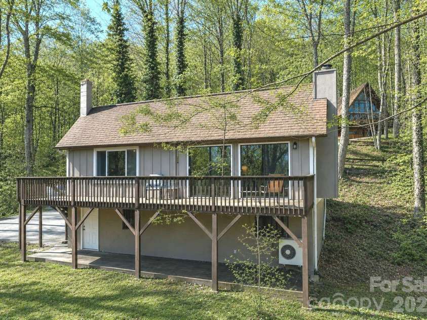662 Locust Drive, Maggie Valley, NC 28751.  MLS# CAR4366981, YatesRealty ID 12366. 