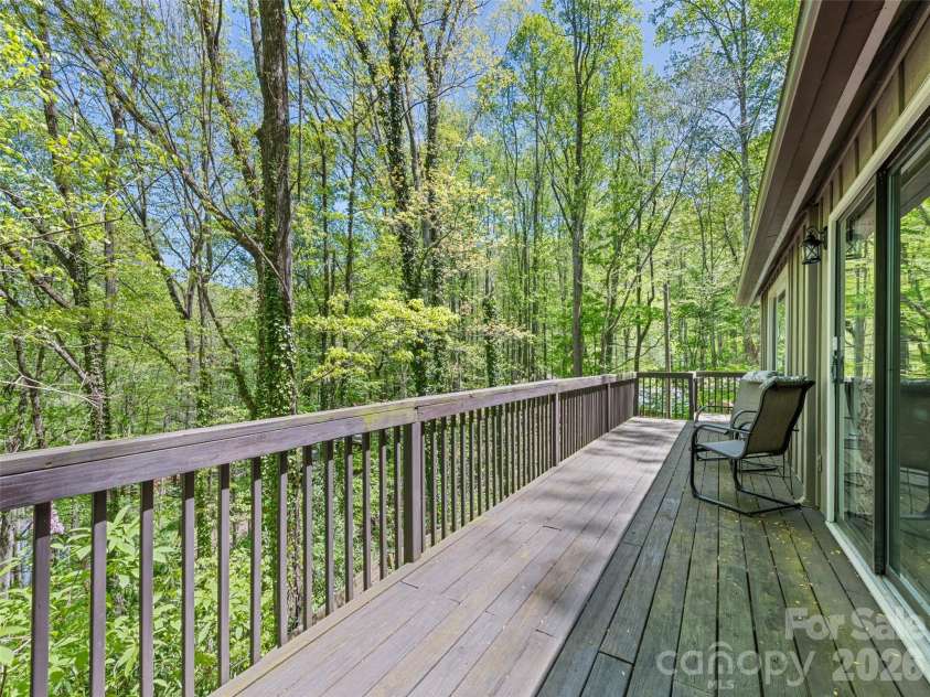 662 Locust Drive, Maggie Valley, NC 28751.  MLS# CAR4366981, YatesRealty ID 12366. 