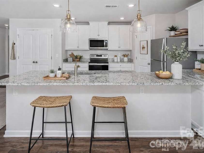 1216 Nia Road, Charlotte, NC 28215.  MLS# CAR4387112, YatesRealty ID 12367. 