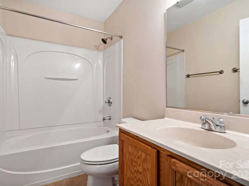 8 Cherry Laurel Lane, Swannanoa, NC 28778.  MLS# CAR4254009, YatesRealty ID 12369. Full bath