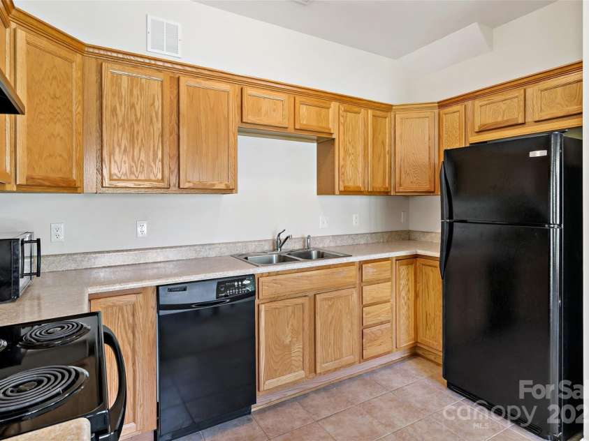 8 Cherry Laurel Lane, Swannanoa, NC 28778.  MLS# CAR4254009, YatesRealty ID 12369. Kitchen