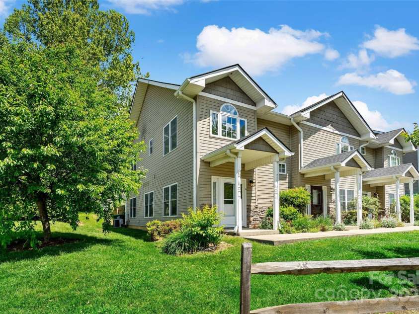 8 Cherry Laurel Lane, Swannanoa, NC 28778.  MLS# CAR4254009, YatesRealty ID 12369. Welcome home