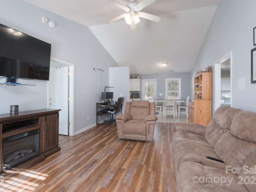 142 Westerwood Drive, Rock Hill, SC 29732.  MLS# CAR4226593, YatesRealty ID 1237. 