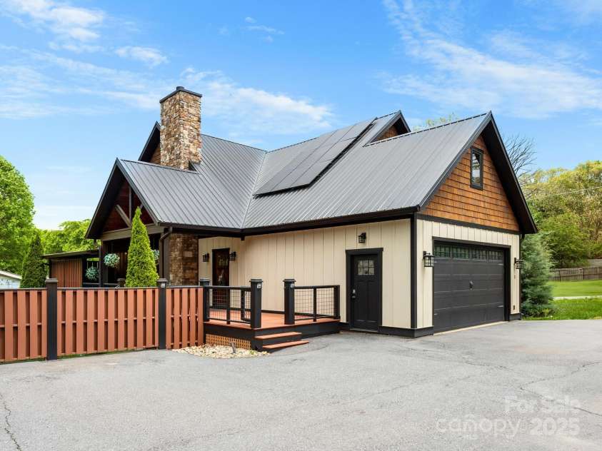 3 Martin Valley Road, Swannanoa, NC 28778.  MLS# CAR4253050, YatesRealty ID 12372. 