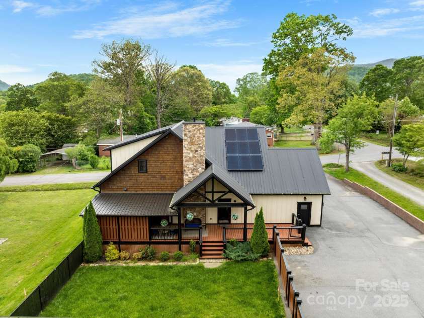 3 Martin Valley Road, Swannanoa, NC 28778.  MLS# CAR4253050, YatesRealty ID 12372. 