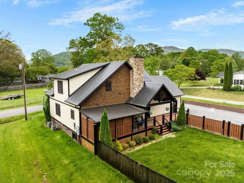 3 Martin Valley Road, Swannanoa, NC 28778.  MLS# CAR4253050, YatesRealty ID 12372. 