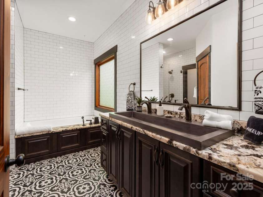 3 Martin Valley Road, Swannanoa, NC 28778.  MLS# CAR4253050, YatesRealty ID 12372. 