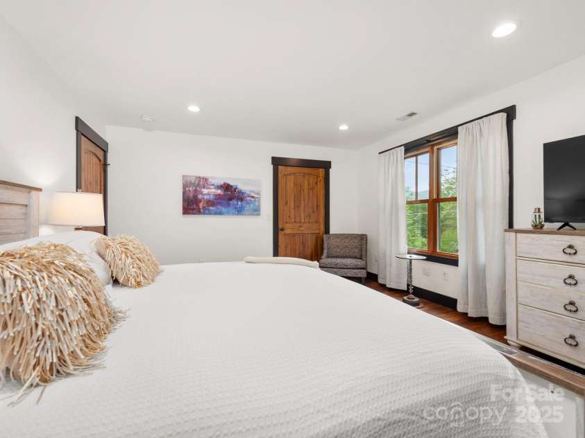 3 Martin Valley Road, Swannanoa, NC 28778.  MLS# CAR4253050, YatesRealty ID 12372. 