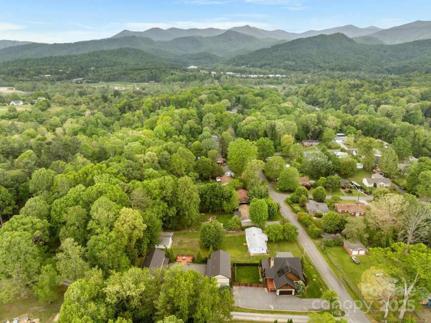 3 Martin Valley Road, Swannanoa, NC 28778.  MLS# CAR4253050, YatesRealty ID 12372. 