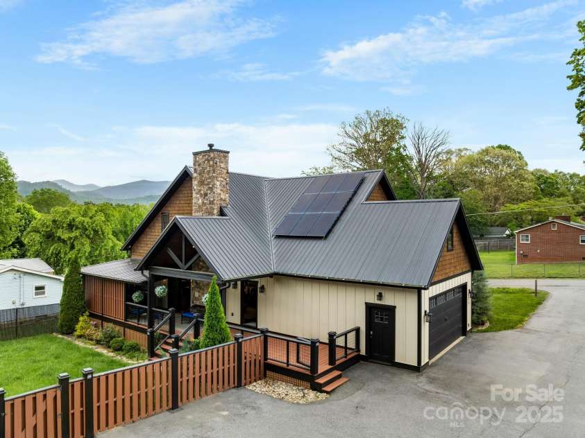 3 Martin Valley Road, Swannanoa, NC 28778.  MLS# CAR4253050, YatesRealty ID 12372. 