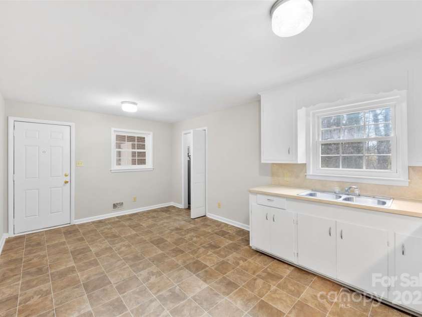 746 Vale Street, Shelby, NC 28150.  MLS# CAR4327305, YatesRealty ID 12374. 