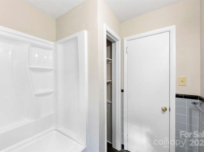 746 Vale Street, Shelby, NC 28150.  MLS# CAR4327305, YatesRealty ID 12374. 