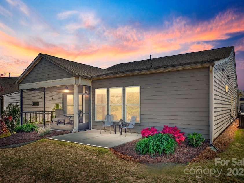 953 Kirby Drive, Fort Mill, SC 29715.  MLS# CAR4246239, YatesRealty ID 12374. 