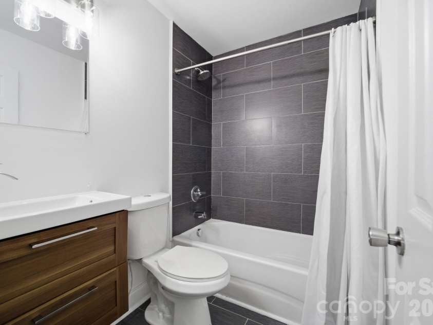 219 Breezewood Drive, Charlotte, NC 28262.  MLS# CAR4346086, YatesRealty ID 12375. Second Bathroom