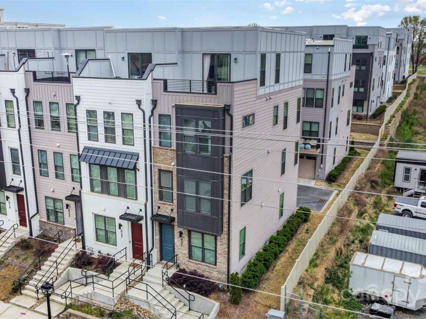 631 Tremont Avenue, Charlotte, NC 28203.  MLS# CAR4241923, YatesRealty ID 12376. 