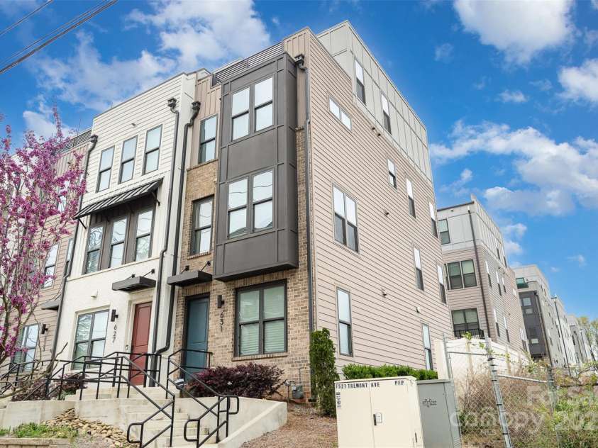 631 Tremont Avenue, Charlotte, NC 28203.  MLS# CAR4241923, YatesRealty ID 12376. 